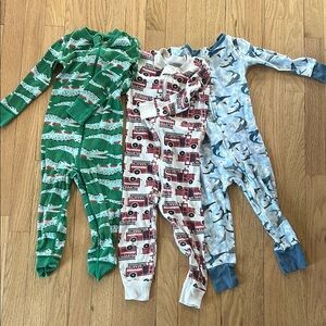 Set of three pajamas